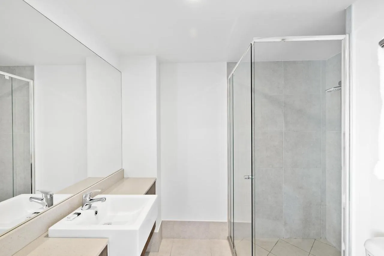 Lakeview Apartment - Birtinya Kawana Waters